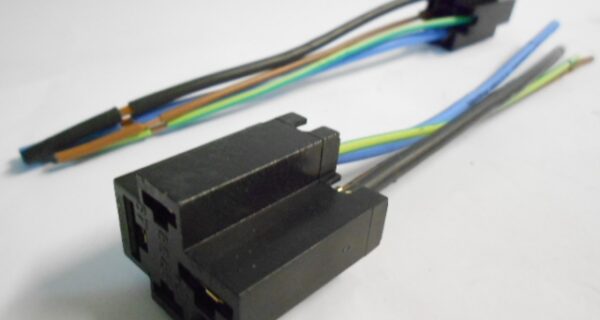 ENCHUFE RELAY PATAS ANCHAS REFORZADO