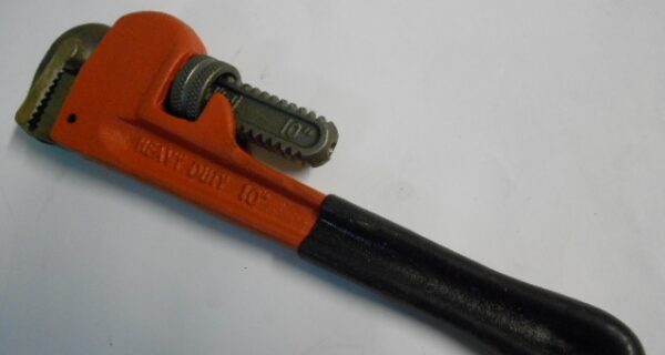 LLAVE CAÑO 10″ MANGO FORRADO  LH-503